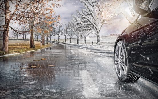 Anvelopele de iarna sunt obligatorii daca drumurile sunt acoperite cu zapada, gheata sau polei