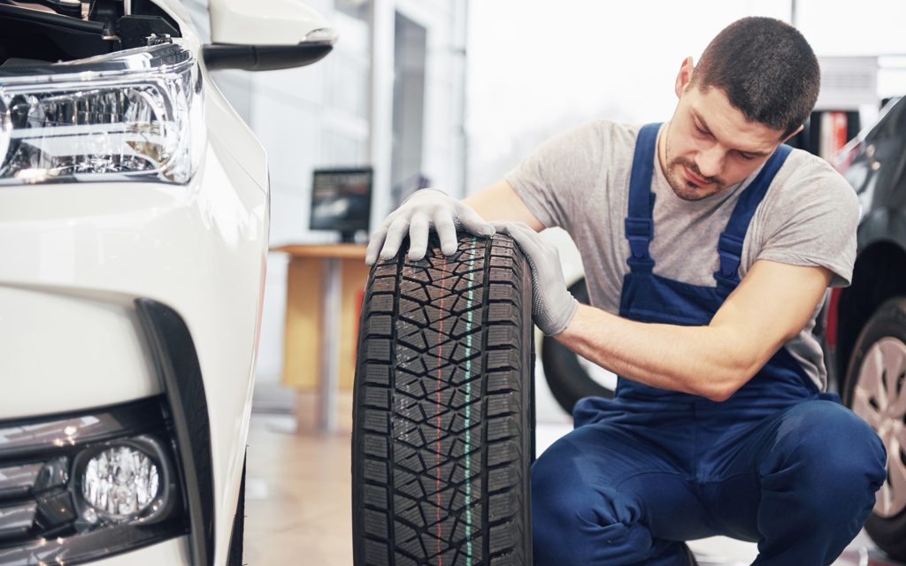 Anvelope second-hand vs. anvelope noi: Merită economiile pe termen scurt?